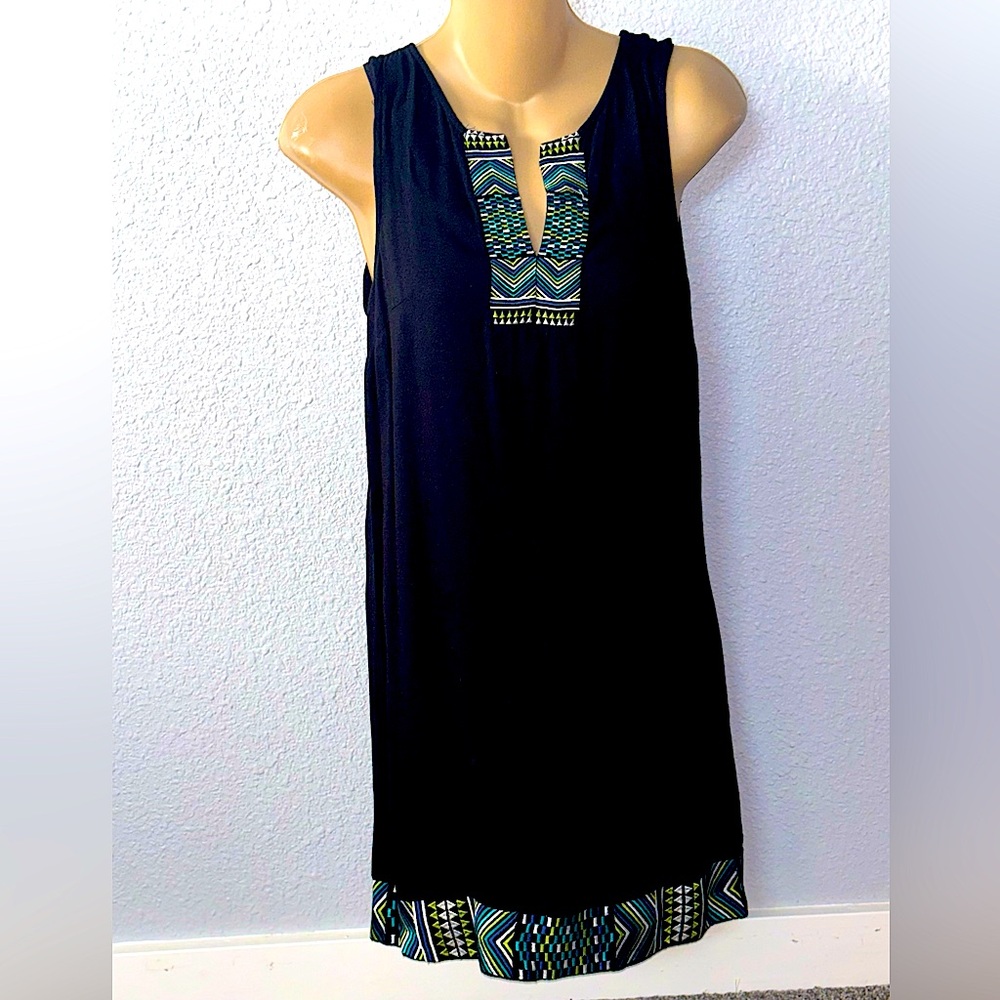 Apt. 9 Black Tank Top with Geometric Hem.  (XS)
TRIBAL/AZTEC VIBES